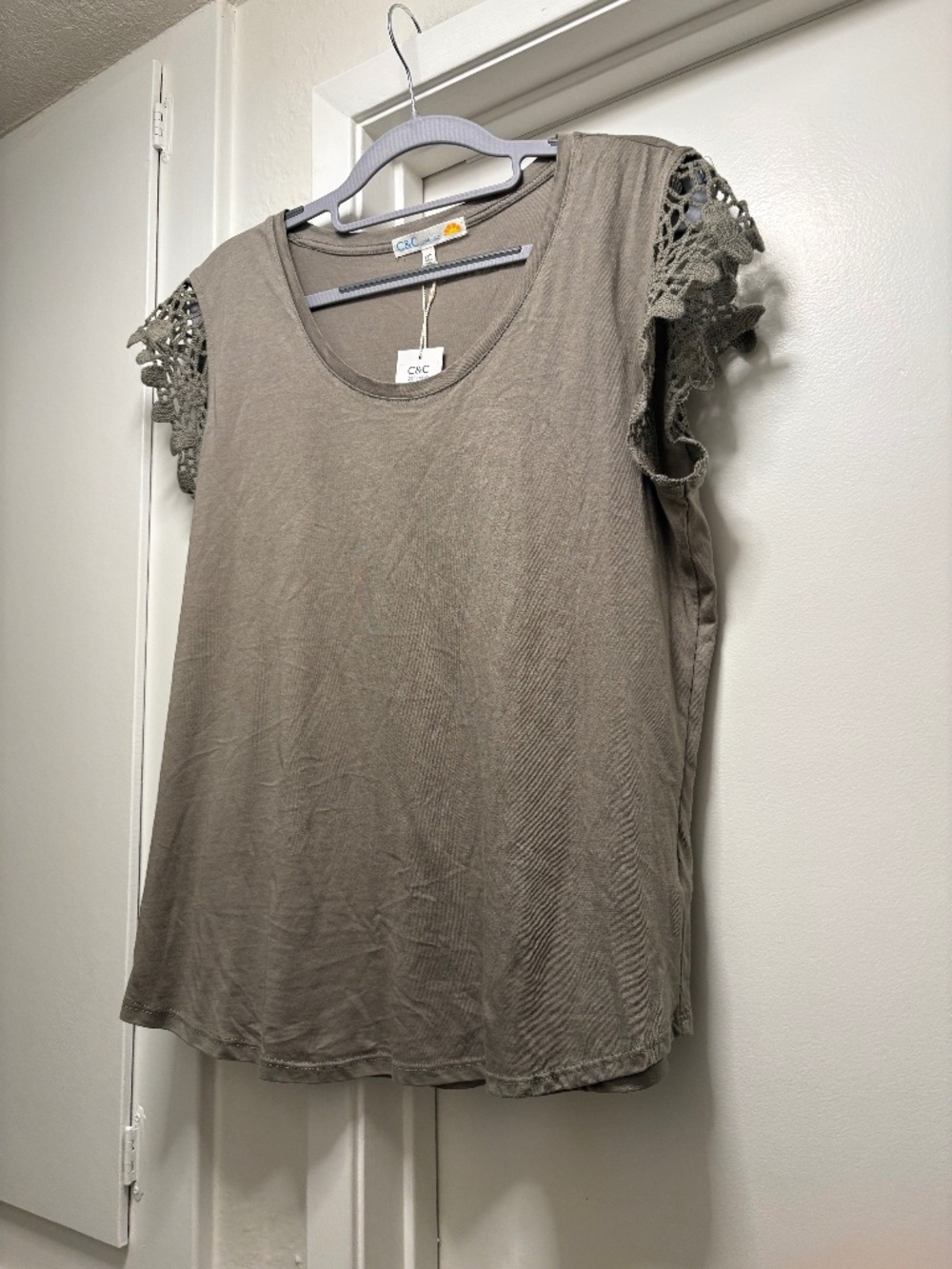 NWT C&C California shirt - has damage - size medium